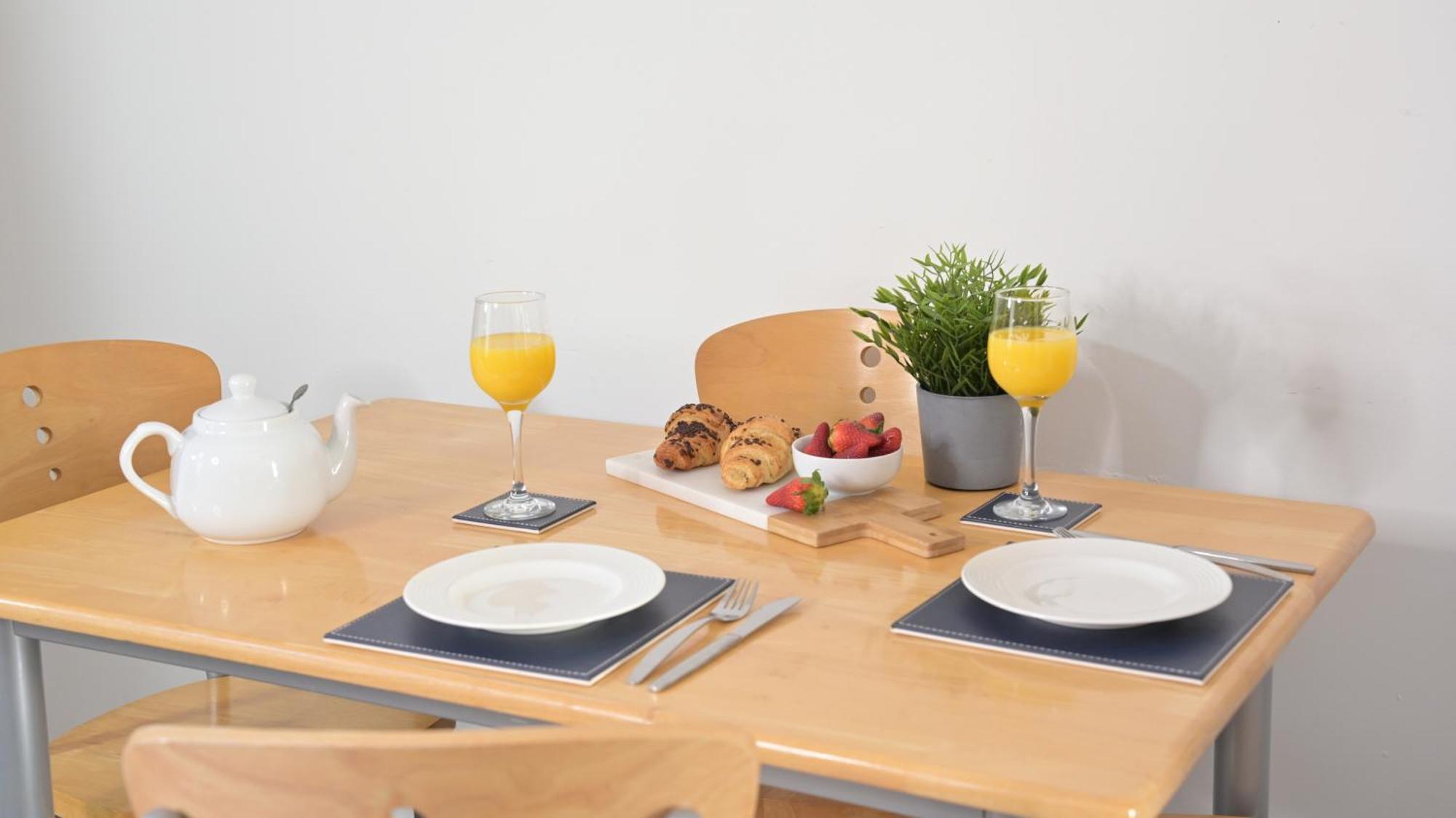 Spacious 2 Bed Flat In * Plymouth